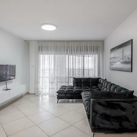 Sea Tower Apartment Hadera Exterior photo